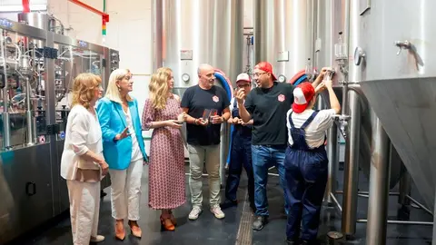 La consejera Dávila, en Collado Villalba conociendo el producto - Foto Comunidad de Madrid