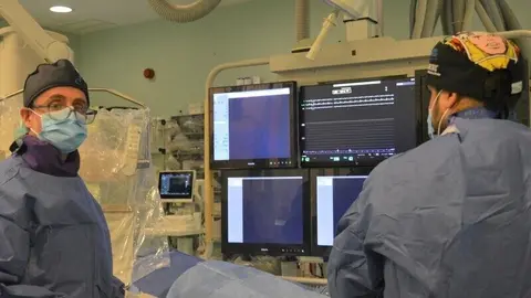 Iván Núñez en la sala de Hemodinámica