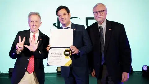 El alcalde de Las Rozas y presidente de Las Rozas Innova, José de la Uz, junto a los fundadores de ICF, Lou Zacharilla, y John Jung