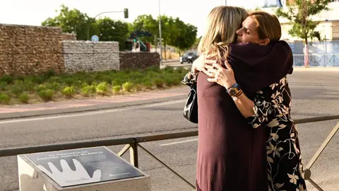 Piquet y María del Mar Blanco inauguran una exposición y un monumento en recuerdo de Miguel Ángel Blanco - Ayuntamiento de Alcalá de Henares