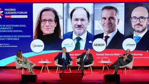 Mesa redonda entre Ivonne Soler (Acciona); Rafael García Meiro, (AENOR); Mariano González Sáez, (Canal de Isabel II) y Rafael Guinea (Urbaser)