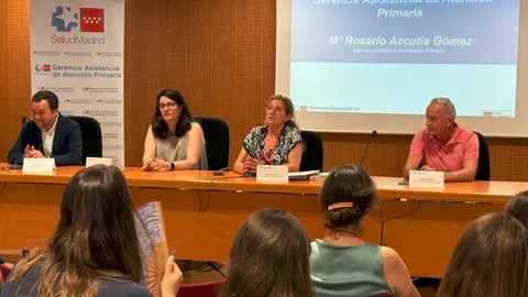 La gerente asistencial de Atención Primaria, Rosario Azcutia, ha mantenido hoy  una segunda reunión con estos MIR - Foto Comunidad de Madrid