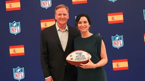Díaz Ayuso, durante su reunión con directivos de la National Football League - Foto Comunidad de Madrid