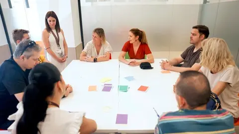 La consejera Dávila ha visitado hoy a usuarios y profesionales de este  recurso, ubicado en el distrito de San Blas-Canillejas - Foto Comunidad de Madrid