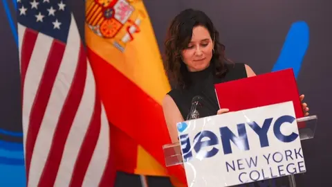 Isabel Díaz Ayuso, durante su visita al Instituto de Empresa (IENYC) - Foto Comunidad de Madrid