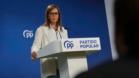 Carmen Fúnez atiende a los medios | Foto del PP