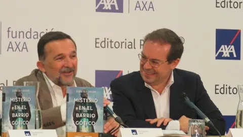 El autor Sergio Vila-Sanjuán y el escritor Javier 
Sierra - Foto José Belló Aliaga