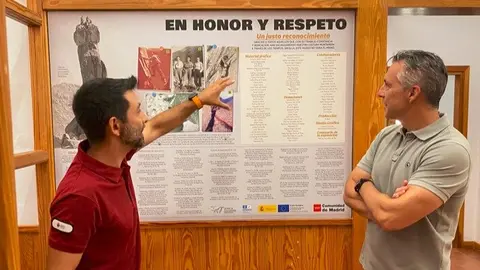 El consejero Novillo, durante su visita a la muestra permanente gratuita situada en las Casas Forestales de Canto Cochino - Foto Comunidad de Madrid