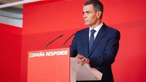 Pedro Sánchez durante una comparecencia en la sede de Ferraz | Foto de PSOE