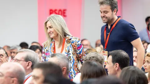 Juan Francisco Serrano junto a Milagros Tolón | Foto de Eugenia Morago/PSOE