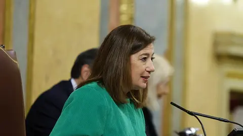 Armengol  durante el Pleno del Congreso