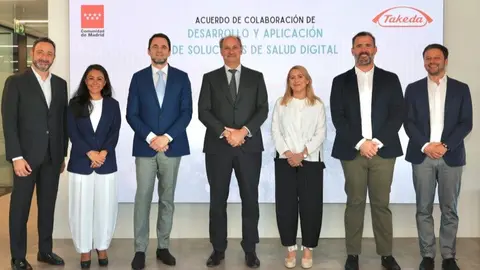 El consejero López-Valverde, durante la firma del protocolo de colaboración con la empresa biomédica Takeda - Foto Comunidad de Madrid