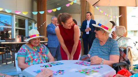 La consejera Dávila, en su visita a la residencia Nuestra Casa de Collado Villalba - Foto Comunidad de Madrid