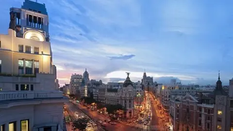 Imagen nocturna de la Gran Vía (archivo) - Ayuntamiento de Madrid