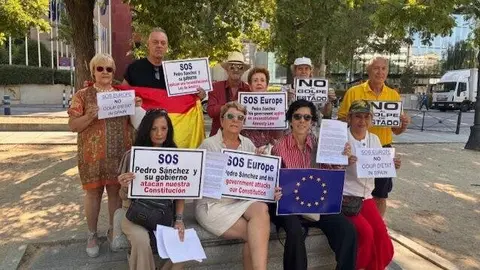 Representantes de la sociedad civil este miércoles entregaron una carta en las oficinas del Parlamento Europeo y de la Comisión Europea en Madrid