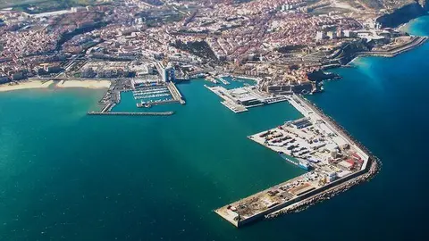Melilla Vista del Puerto de Melilla desde el mar Mediterráneo.