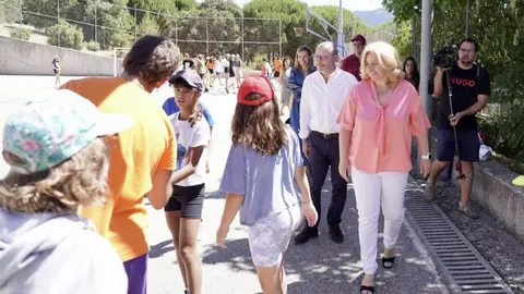 Sanz y Fernández han visitado este lunes el campamento del Ayuntamiento de Madrid en Cercedilla - Foto Ayuntamiento de Madrid