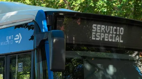Imagen de archivo de un autobús de servicio especial de EMT Madrid - Foto Ayuntamiento de Madrid