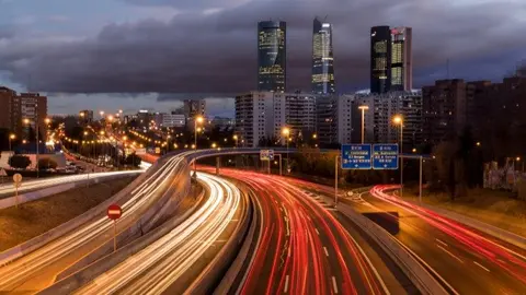 Fotografía nocturna de la M-30 - Foto Ayuntamiento de Madrid