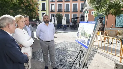 Visita a las obras de remodelación de la plaza del Rastrillo y su entorno - Foto Ayuntamiento de Madrid