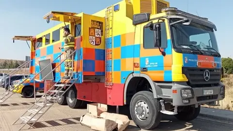 Un camión de coordinación de los trabajos en León | Foto de la Junta de Castilla y León