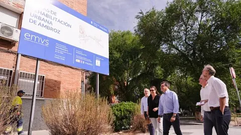 González ha visitado este viernes los trabajos de regeneración de Ambroz, en Vicálvaro