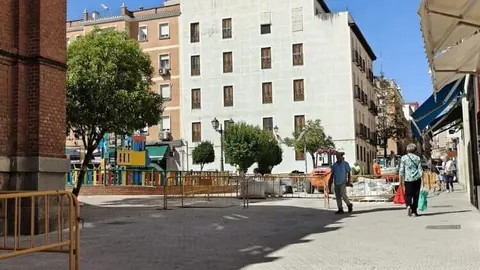 Visita a las obras de consolidación de la peatonalización del entorno del Mercado de Tirso de Molina