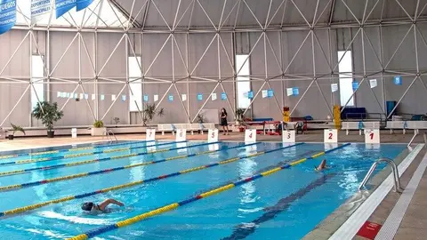 Imagen de archivo de la piscina cubierta del CDM Raúl González, en Villaverde