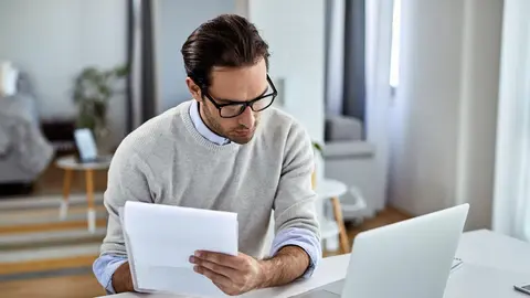 Normativa fiscal y laboral sobre factura electrónica y fichaje obligatorio