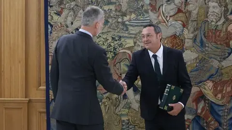 El fiscal general saluda al Rey en su despacho del miércoles en La Zarzuela | Foto de Casa Real