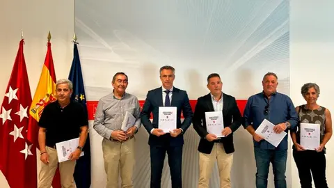 El consejero Novillo ha rubricado hoy la colaboración del sector y la Administración - Foto Comunidad de Madrid