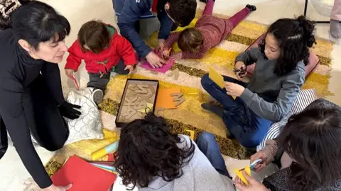 Taller de pancartas y telón 21 Distritos - Foto Ayuntamiento de Madrid