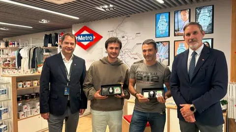 El viceconsejero de Vivienda, Transportes e Infraestructuras ha inaugurado la nueva tienda oficial de Metro - Foto Comunidad de Madrid
