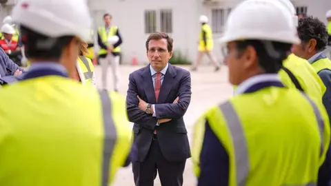 Martínez-Almeida, durante su visita las obras del Paseo Verde del Suroeste - Foto Ayuntamiento de Madrid