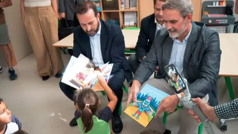 Los viceconsejeros de Transportes y Educación, en la presentación del programa  AulaMetro - Foto Comunidad de Madrid