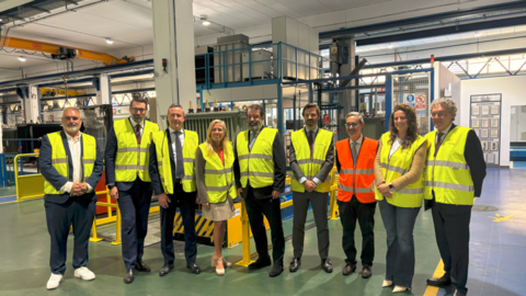 La consejera Albert, durante su visita a Loeches a la planta de soluciones eléctricas Ormazabal-Grupo Velatia - Foto Comunidad de Madrid