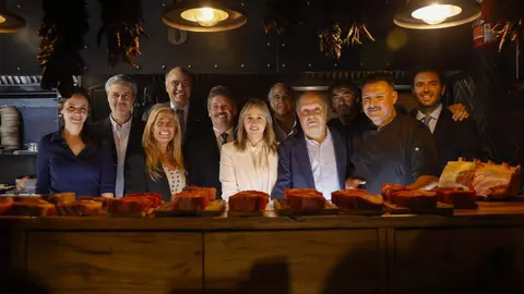 El consejero De Paco Serrano ha presentado la guía de 200 restaurantes iberoamericanos - Foto Comunidad de Madrid