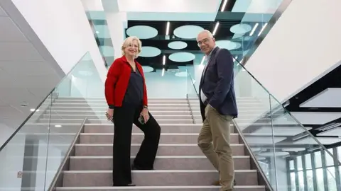 García Romero e Izquierdo visitan el final de obra de la nueva biblioteca de Carabanchel - Foto Ayuntamiento de Madrid