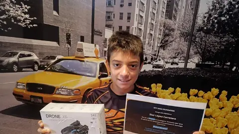 Ganadores España con su premio Iker López