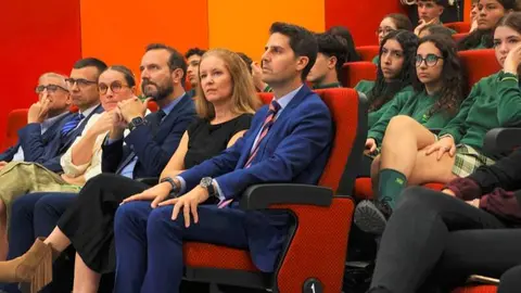 Los consejeros D&aacute;vila y Viciana presentan el taller  educativo Pasado y presente del terrorismo de  ETA: el testimonio de los j&oacute;venes - Foto Comunidad de Madrid