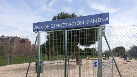 Entrada y cartel area ejercitacion canina perros