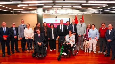 El viceconsejero de Presidencia y Administraci&oacute;n Local, en la Oficina Central de  Atenci&oacute;n al Ciudadano - Foto Comunidad de Madrid