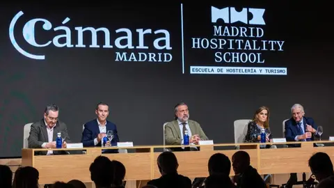 CAMARA COMERCIO ENTREGA DIPLOMAS