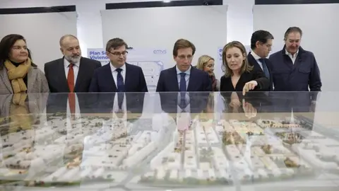 Almeida, durante la presentaci&oacute;n de la segunda fase del Plan Suma Vivienda - Foto Ayuntamiento de Madrid