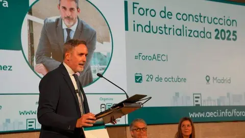 El viceconsejero de Vivienda, Transportes e Infraestructuras ha inaugurado hoy el Foro de Edificaci&oacute;n Industrializada - Foto Comunidad de Madrid
