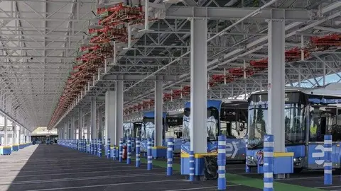 Diferentes im&aacute;genes de archivo de Estaci&oacute;n de Carga El&eacute;ctrica EMT Madrid