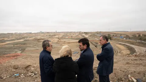 La delegada de Obras y Equipamientos, Paloma García Romero, visita las obras de urbanización de Valdecarros