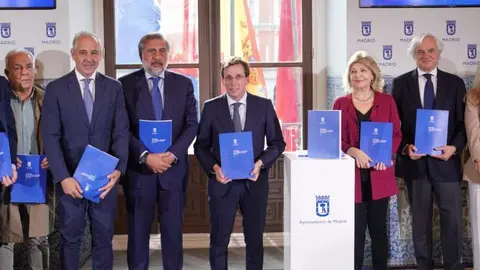 Almeida presenta la Estrategia Integral de Fortalecimiento de la Actividad Comercial y Hostelera - Foto Ayuntamiento de Madrid