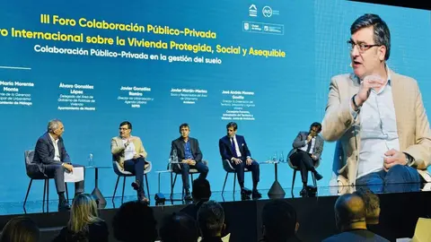 El delegado de Políticas de Vivienda y presidente de EMVS Madrid, durante la mesa redonda ‘Colaboración público-privada en la gestión del suelo' en SIMED