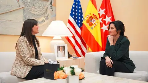 La presidenta, con su homóloga de la Florida International University (FIU) - Foto Comunidad de Madrid
